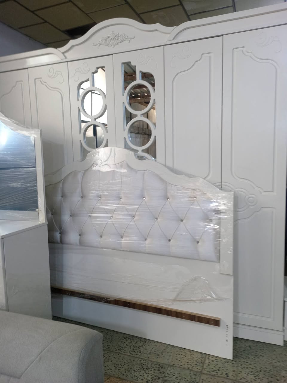 أنواع الأثاث المستعمل والجديد مجمع سيد حيدر الصافي عنوان جديد نهايه شارع ٣٠ قرب دوريه نجده تلفون *********** مجمع الزهراء عليها السلام
