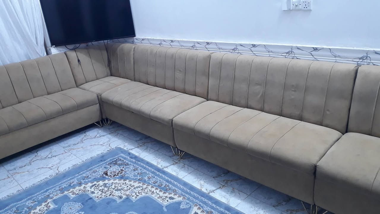١٩ مقعد نظيف بدون اي ضرر سعره  ٦٠٠ عنواني نجف حي الشهداء***********
