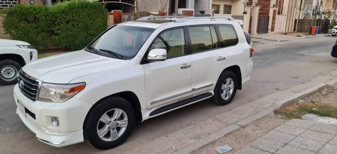 لاندكروز ٢٠١٣
محرك٨ /٤٦٠٠
مكفولة من الصبغ
بارد قليل بالباب الخلفي 
ماشية ١٦٢ حقيقي 
مكفولة كير ومحرك تايرات باتري كله جديد 
واتساب *********** / السعر ٣٩ بيها مجال
