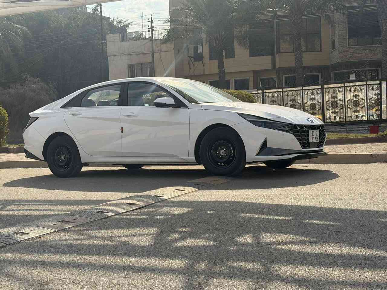 السلام عليكم
هونداي الانتره وارد كوري 

٢٠٢٣ هايبرد 

فول مواصفات 

بيها بس بنيد مبدل بلادي 

شاشهً دجتل سايد بريك بصمه 

بك لايت لد LED لايت لد ٣ عدسات

ثلاث انضمه قياده مري شفط اشاره بلمري 

كشن كهرباء كشنات تدفئه تبريد استيران تدفئه

كشنات جلد بلادي حساس امامي خلفي رادارات ٣٦٠ 

نشره لد دشبول صندوك ذكي عند القتراب 

وبعد بيها هواي موصفات 

مكاني حي اور 

رقم ***********

سعر ١٥٥ وبيها مجال
