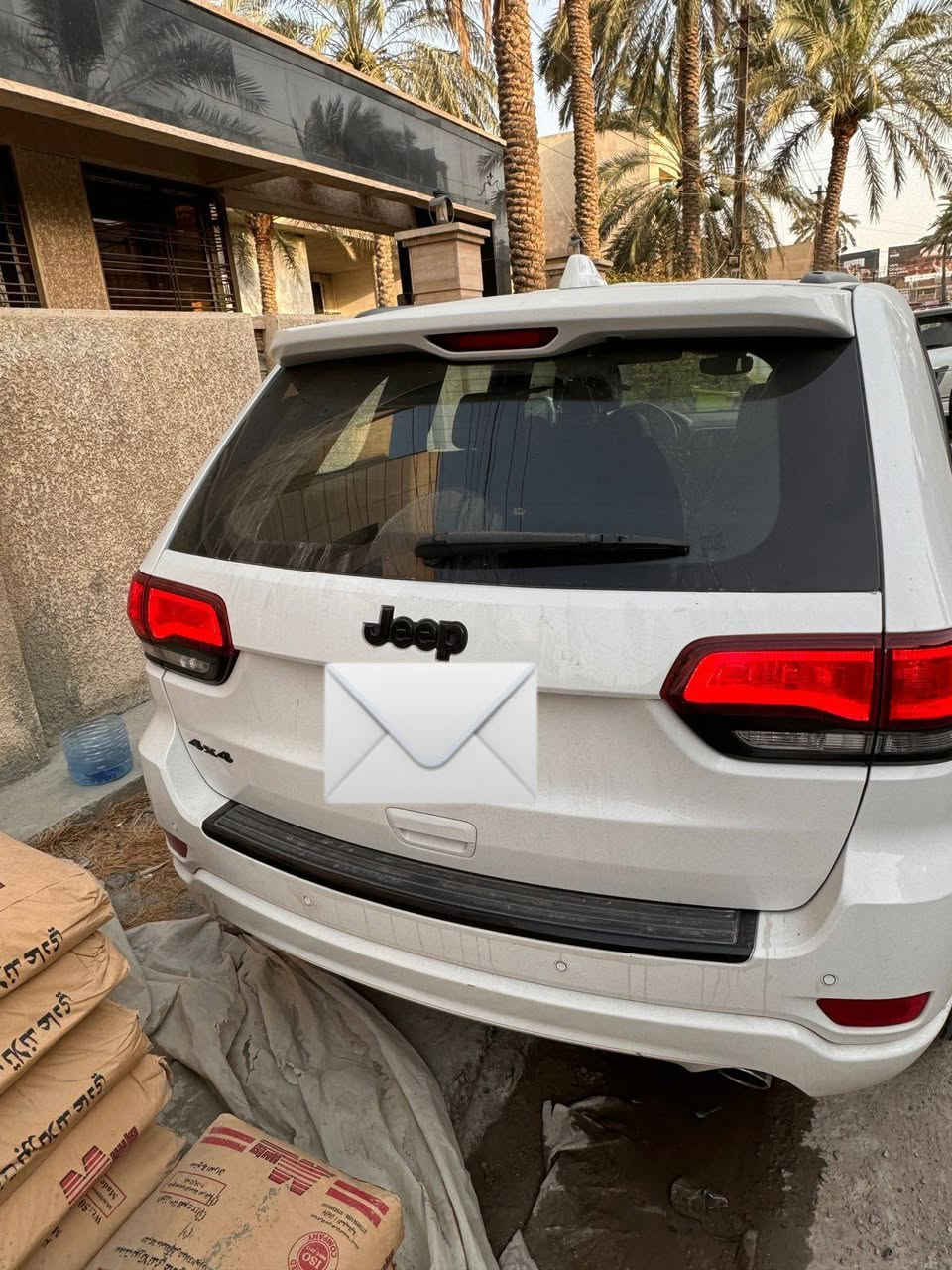 🚗 للبيع: جيب 2017 بلاك توب
اللون: أبيض 🤍
الممشى: 80 ألف ميل (حقيقي)
المكينة: 3600
المواصفات: مواصفات البلاك توب المعروفة (شكل رياضي + إضافات مميزة)
🔧 الحالة:
السيارة جداً نظيفة ومهتم بيها
صدر جديد ونظيف
الضرر موضح بالصور
جاملغات فقط فتح وبنيد صبغ مثل ما موضح بل صور سونار موجود 
✨ إضافات:
شاشة (CarPlay)
زينون
💰 السعر: 220 ورقة (قابل للتفاوض)
📍 الموقع: بغداد – الحرية
📞 الاتصال: ***********
