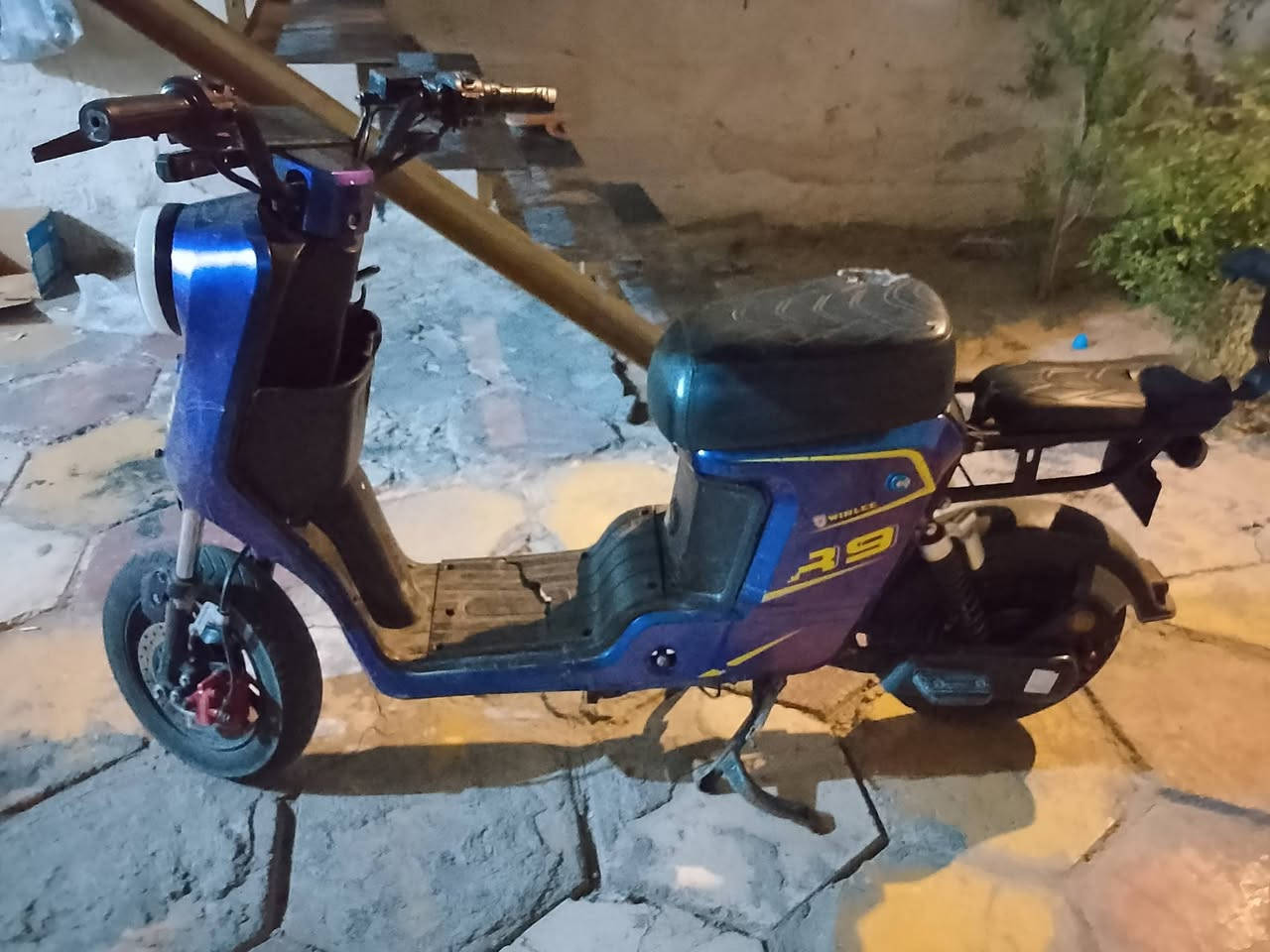 ار9لبيع في البصرة حي المهندسين 350وبيها مجال هاذا الرقم ***********
