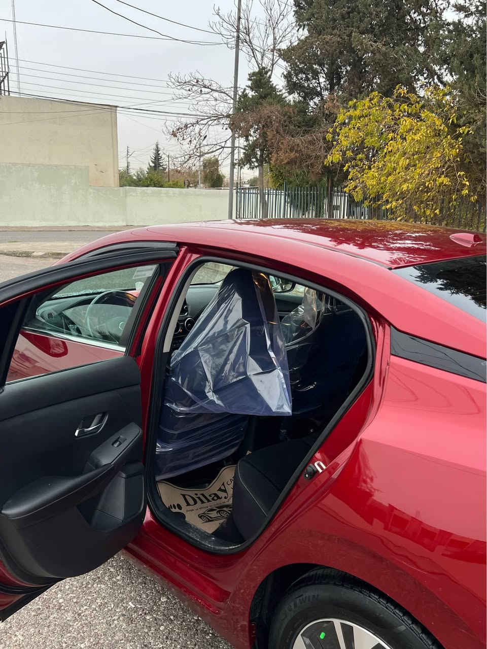 Nissan sentra 2020
سه ياره كه نموو نه له جوانيى 
مواسه فات SV 
ويل كرؤم 
رادار
خه تى چاده 
شا شه گه وره 
ويل كرؤم 
وه زؤر موا سه فاتى تر نموو نه له جوانى 
 سه ياره كه كلينه بئ بؤياغه ته نها قه پاغ سندوق به بيلادى گؤراوه 
پئشى گه پسه بئ ئه ر باك 

واتس ئه پ+ ڤايبه ر = *********** أربيل, العراق
