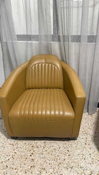 قنفات جلد • نظيف جداً • المنصور بغداد