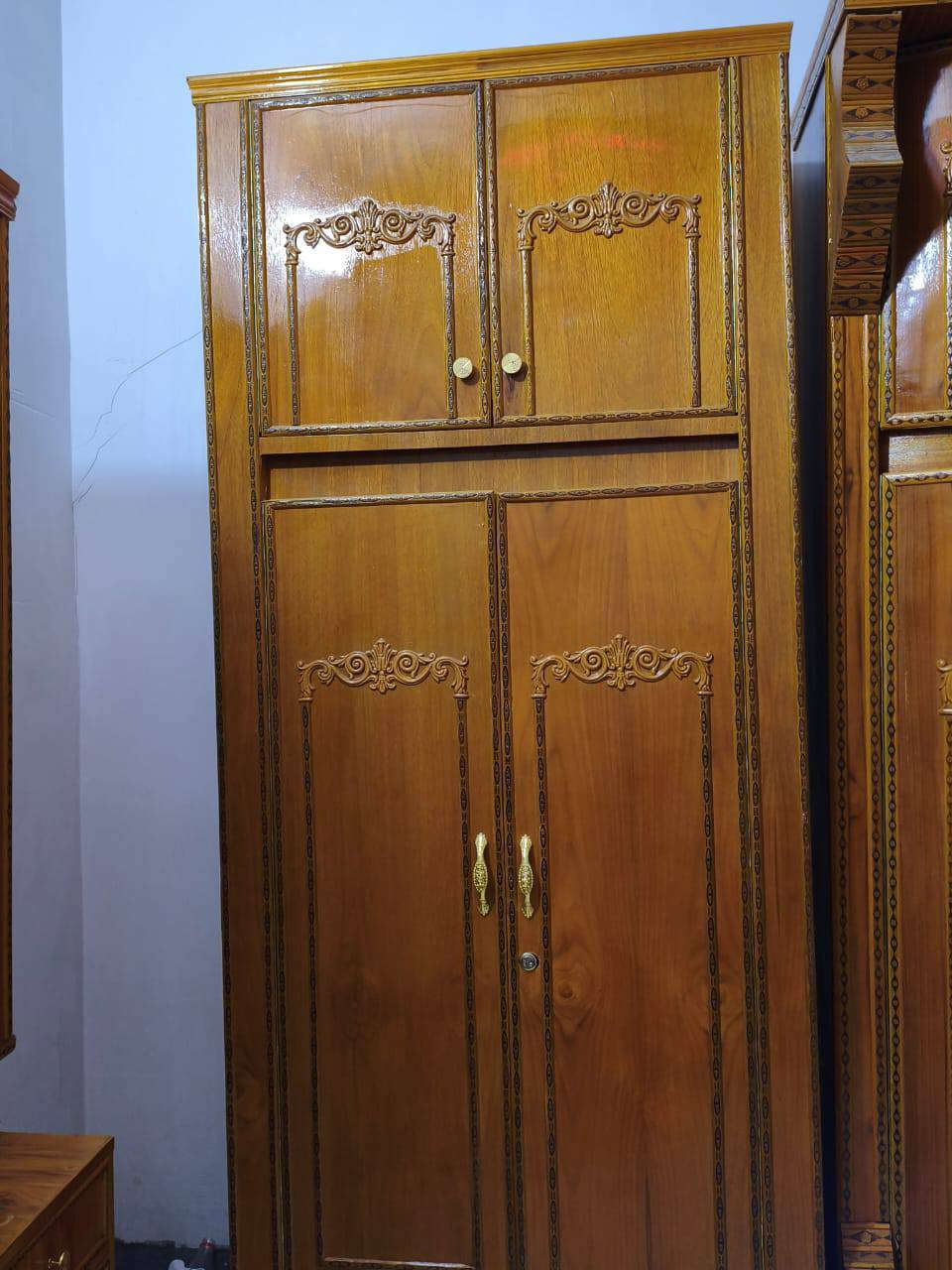 غرفه اخشاب كامله ما عدا التاج ماموجود مع ضرر بسيط مبين بالصورة و دوشك وياها او بدونه مع الدوشك 800و بي مجال بدون الدوشك 700 وبي مجال عنوانه كربلاء ملاحضه دوشك جداا نظيف و الغرفه ايضا للاستفسار الاتصال ***********
