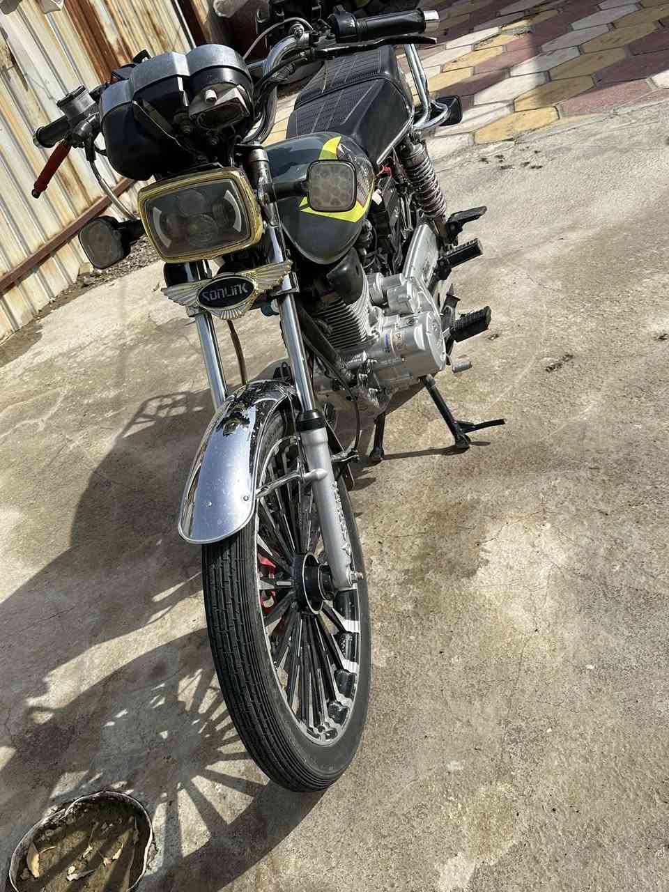 سلام عليكم شباب دراجة أيراني للبيع مكينة 200سيسي نضيفة أو مكينة ناعمة أو ما مفتوحة أو جاهزه بس الدشبول مكسور نكلبت لايت زنون ابريكات امامي خلفي جدد صالنصة كاتم تايرات جدد امامي خلفي ويالة جدد لا عواج ولا شي دبل اشارة شغال شاحنة وياهة شغالة أو قاعدة مال تلفون أو كلاص سلايت بك لايت شغال اوراق أو سويج حتياط أو اكفلهة من سرقة أو اكفلهة من كلشي ما عدة الدشبول مكسور السعر 575 رجا اخوي المو شراي لا يتعبني رقمي للتواصل *********** مكاني بغداد جسر ديالى
