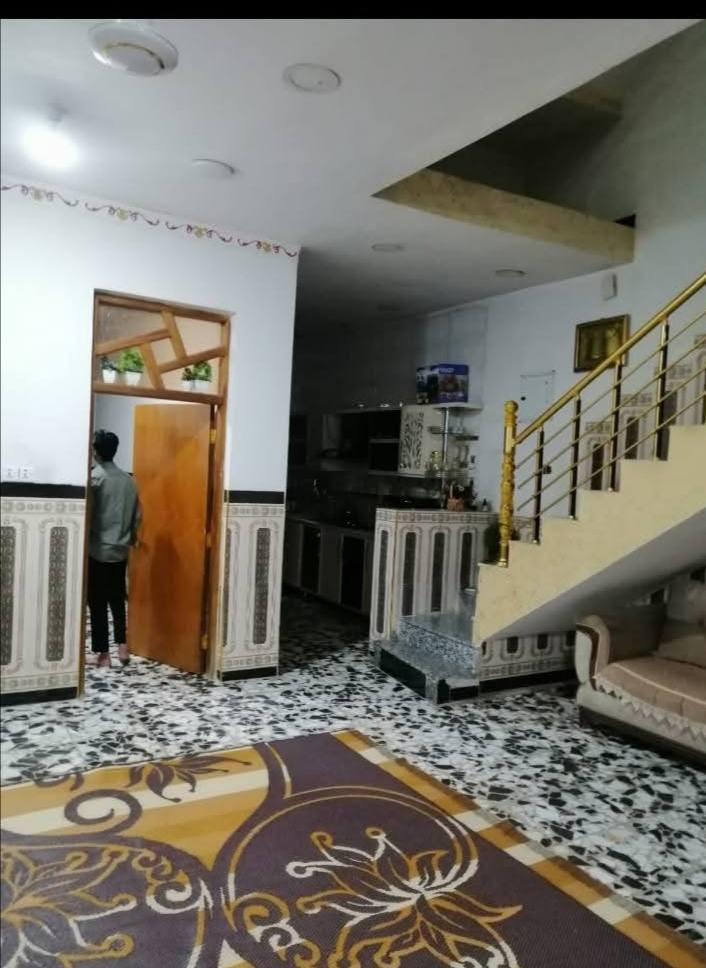 من رخصه ابو كروب بيت للبيع مساحه 120 قرب مدرسه النبراس حي اور الطابق الاول استقبال ومطبخ وحولي كبير وخدمات غرفه نوم الطابق الثاني غرفتين بخدمات وحولي كبير وبيتونه سطح *********** بيع ومراوس البناء 2019
