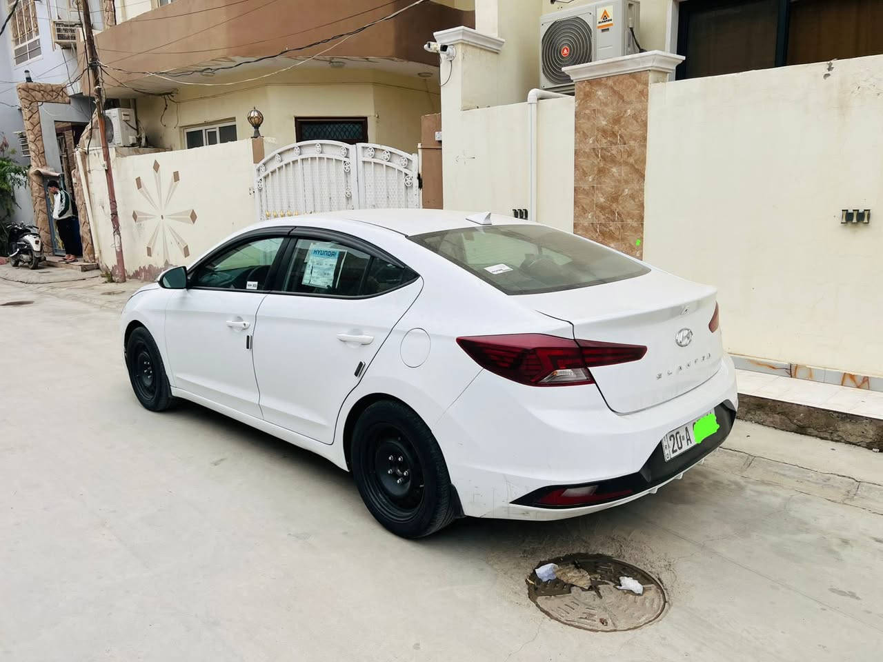 سلام عليكم النترا وارد امريكي موديل 2020 سياره ضررها بس صندوق فقط رقم دولي بسمي ديالى تسلسل 20 هزه سنويه كله جديد سياره  جديده محرك 2000 دوش  عله يدي من امريكا ***********
