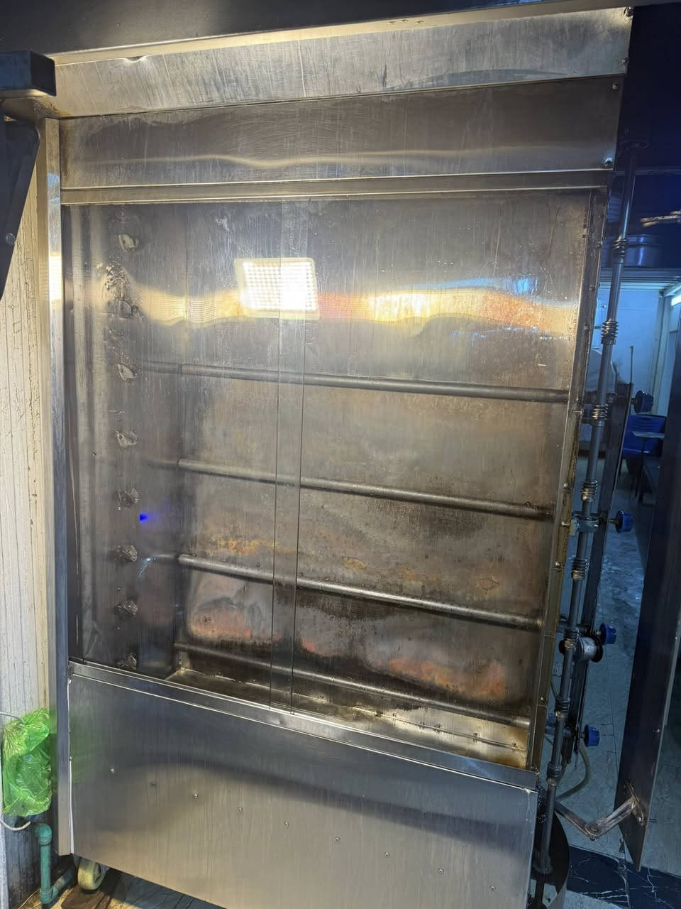 شوايه دجاج 8 شيش في 5 ستيل طافي اخت الجديده عدد 3 قفل قفل سعر الوحده 500 الف كامله من كلشي  ***********
