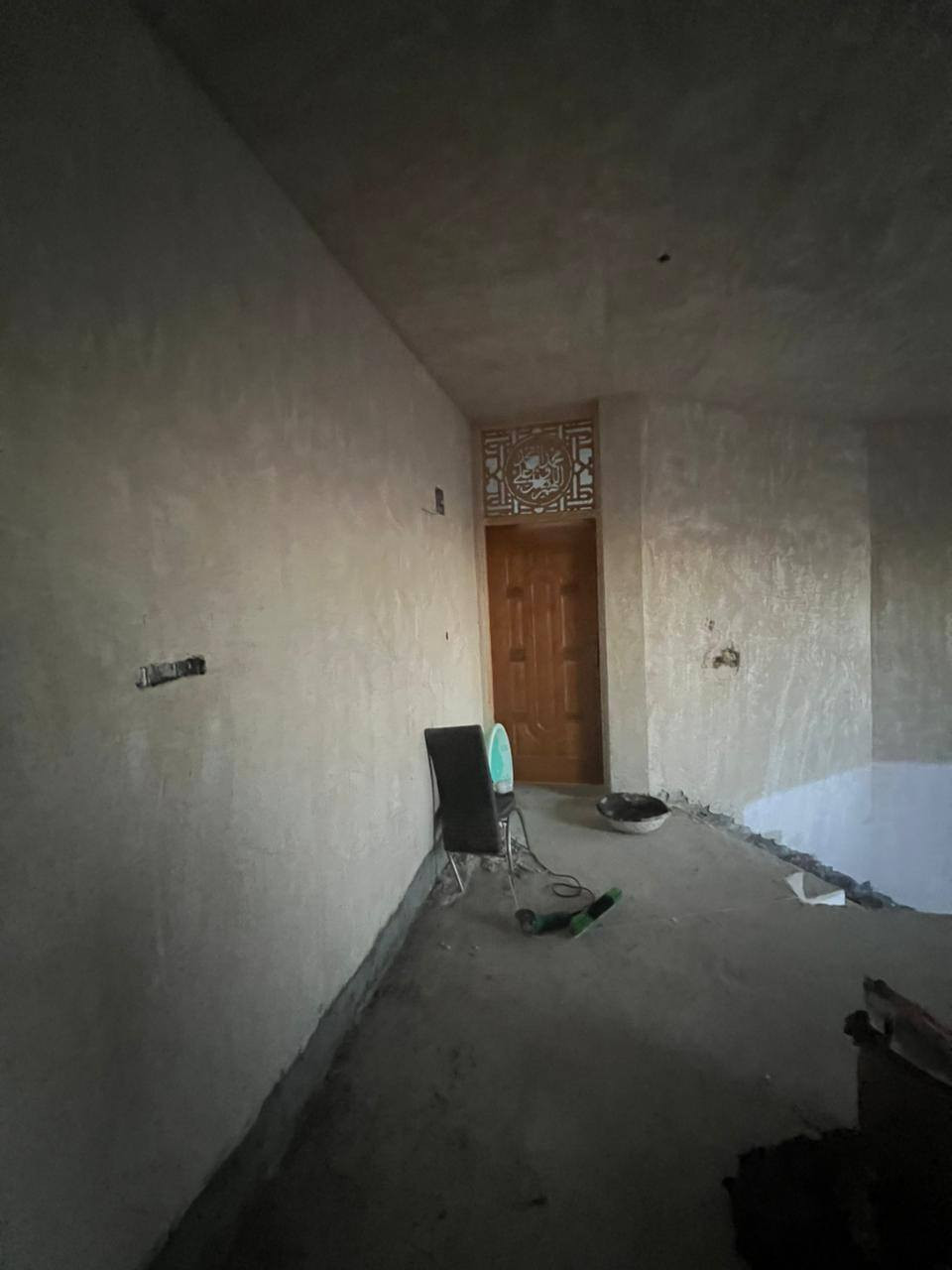 بيت طابو صرف مساحه 200متر طابقين الموقع ورديه خارج شارع 30 الشراي الاتصال ع الرقم ***********
