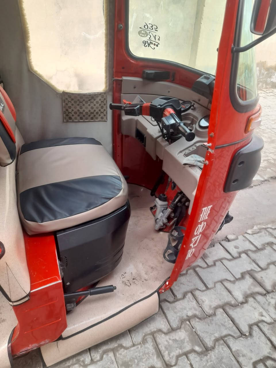 تكتك للبيع موديل 20 شهر الرابع اوراق وكيلها شاكر ابو المجر ميسان المجر الكبير ***********
