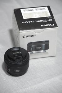 عدسة كانون  50 mm 1.8 stm استخدام جدا قليل وياها كارتونة السعر ١٢٥ الف...
