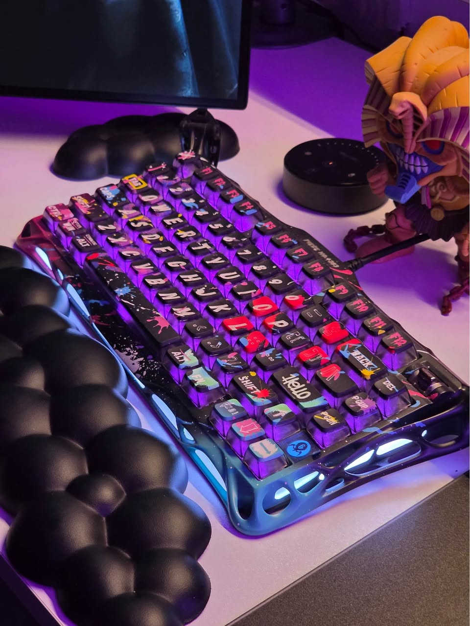 سلام عليكم ست اب كامل للبيع

نبدي بالكيس تجيمعة بيضاء بالكامل:
 المعالج : ryzen r7 7800x3D

المذربورد: asus rog strix b850 اعلى نسخة واي فاي وحبشكلات لون ابيض

الرامات: tforce DDR5 32G 6400hz

التخزين: 2تيرا / الحاسبة وياها 8 تيرا اذا تريد الهاردات كلهم الحساب يختلف وكلهم GEN4

كارت الشاشة : AMD RX 9070XT  16GB sapphire
نسخة بيضة

البورسبلاي: 850w كولد فول مود

المبرد :360ml LoVINGCOOL  نسخة مرتبة 

الكيس : ليان لي نسخه الكومباكت فچن مع 11 فان نسخ احترافية 
سعر الكيس 3،400،000
—————————————

نحول ع شاشات 
الاولى :MSI /32INCH/ OLED /4K /240hz
مواصفاتها باختصار شاشة عملاقة وهذا موديلها الي يحب يبحث عنها 321URXW
سعرها 1،400،000
الشاشة الثانية: MSI/27/2K/180hz
سعرها 200،000 الف
———————————-
نجي ع اكسسوارات وحدة وحدة

1-UPS 3KV ONLINE MTS سعر 350 الف

2-KEYBOARD GRAVASTAR V75PROنسخة النيون اندر نسخه
سعر الكيبورد 300 الف
3-MOUSE GRAVA STAR  XPRO نسخه النيون كذلك
سعر الماوس 200 الف
4-لايت بار براند مرتب تحكم لاسلكي قابل للتخصيص مع خلفيةRGB 
سعر الايتبار 80،000 الف
5-سماعات هايبر اكس كلاود3 وايرليس  جديد وليس اوبن بوكس 140 الف

6-نظارات VR META QUEST 2
كاملة ملحقات بالاضافة اكسسوارات مشتريلها تربطها ع حاسبة وتتونس باور بانك وكيبل نقل احترافي
سعرها 350 الف
8- كرسي ستنكر مرتب نسخة لطيفة
سعر الكرسي 160 الف
9-مايك شور m7b مع كامل ملحقاتة وكارت صوت خارجي مايك رهيب
سعره 350 الف

ماوس باد ريزر اطلس زجاجي
سعره 150 الف

ماوس كلوريوس مودلi2 وايرلليس
100 الف

اخوان الست اب ابيض مثل ما ذكرت ومكلفني هواي بالاضافة الاكسسوارات من اعلى ما يكون وافضلهم جودة بالنسبة كل الاجهزة كامله كراتين كلها شبه جديدة وبعدها بالضمان استخدام جداً قليل عنواني بغداد

***********

*********** بغداد, العراق
