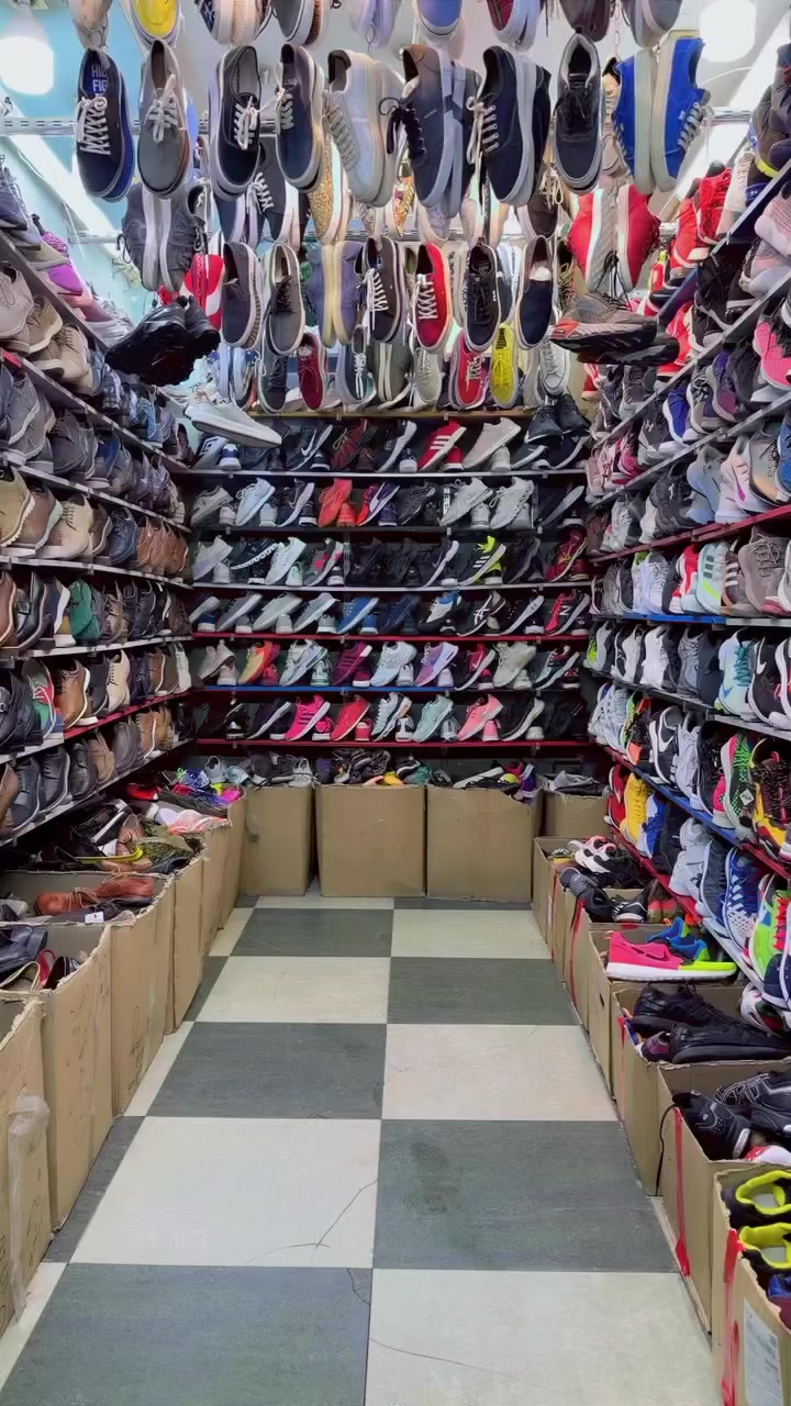 اللهم صلي على محمد وال محمد 

بضاعه جديده رياضي جلد رسمي كاجول نسائي اطفال 

كل البضاعه اصليه فقط ما مستخدم وكاله فقط موديلات حديث 

العنوان / الكاظميه باب الدروازه سوق البالات 
محلات ابو ليث ***********
