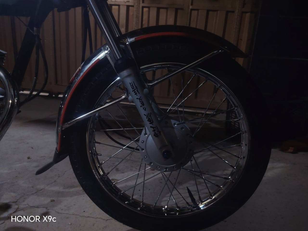 سلام عليكم 
دراجة للبيع 
موديل 25
نامة متياز سونك
كهربائيات كله شغاله 
الدراجه ما نقصه شي 
محرك ما مفتوح ابد حته تفيلس 
السعر 650 وبيه مجال حك الجيه 
مكاني كربلاء الأبراهيميه يم صيطرة الأبراهيميه
رقمي ***********
