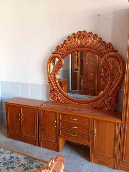 السلام عليكم اخوان توجد غرفه توج حطاطه شرط النضافه فول السعر مليون و350وبيها مجال الاستفسار عن الرقم ***********
