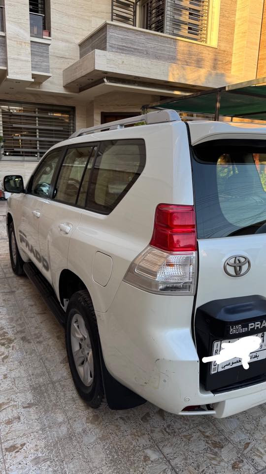 سلام عليكم
تويوتا برادو  TXL مديل 2013 كويتي 
السياره فول موصفات بصمه فتحه 
ماشيه 150الف سياره 
رقم بغداد  بسميي 
محرك 6  سلندر
‏4X4 فور ويل 
ثلاجه 
بيها شخوط موضحه بل الصوره  ما سويتهن مبقيها على وضع الشركه  
سبعة راكب 
سبير تعليك 
شاشه +كامره  
مري شفط + اشاره 
تحكم ستيرن جهتين 
كير محرك عل فحص بدون فتح بلاد
بيه باود على كد شبر بل الباب الخلفي لوره بصف السايق
باقي التفاصيل وتساب او اتصال   
 ***********
مكان السياره بغداد الشعب
السعر   265 $
وبيها مجال كلش بسط للشراي 
سياره مفوله كفاله عامه من الصبغ ولتبديل
