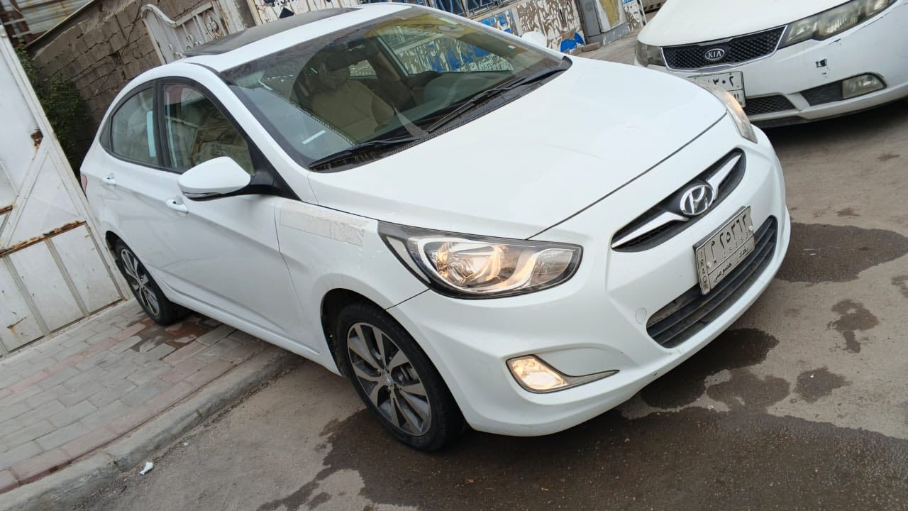 السلام عليكم هونداي اكسنت موديل 2015 خليجي ماشيه 31,000 حقيقي شرط الفحص مقفوله كفاله عامه فول مواصفات ما عدا البصمه السعر ب 120 ورقه وبيها مجال بسيط سياره بوضعيه الشركه تايرات الشركه جواها 
للاستفسار على رقم الهاتف 
***********
مكان السياره بغداد شارع فلسطين
