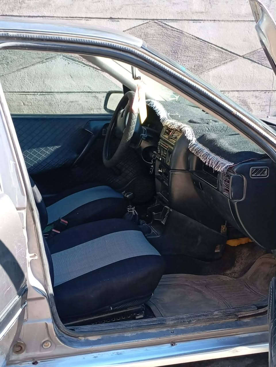 سياره فكترة موديل 91 محرك 1600 بدون اي ضرر سياره حلوه السعر 30$ وبيها مجال بسيط
***********
