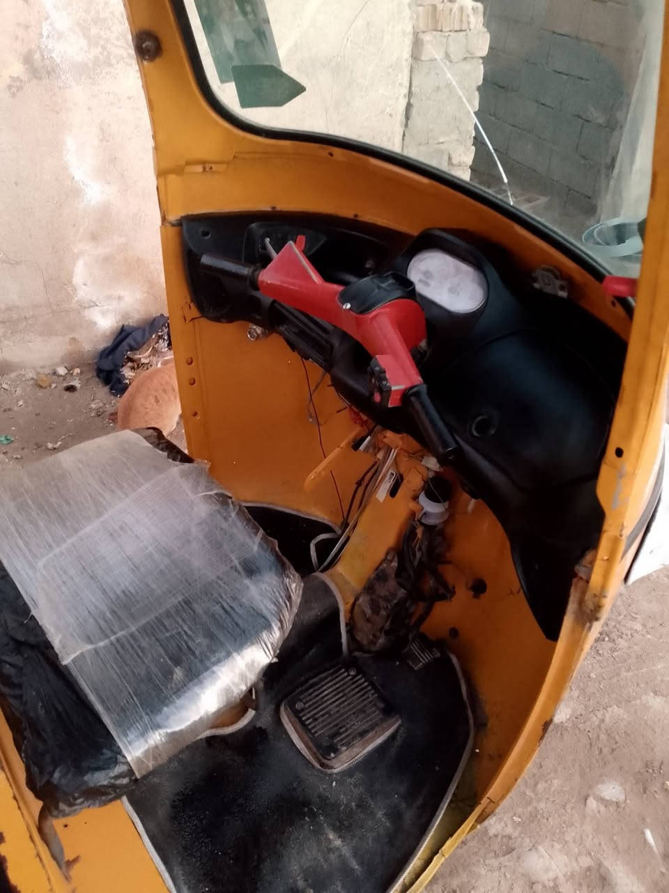 السلام عليكم تيك توك بياجو للبيع اخواني تشتغل بس تدخن قائمه اوراق كامله بيها عقد مرور قبلت رقم لا تريد السعر مليون 
***********
