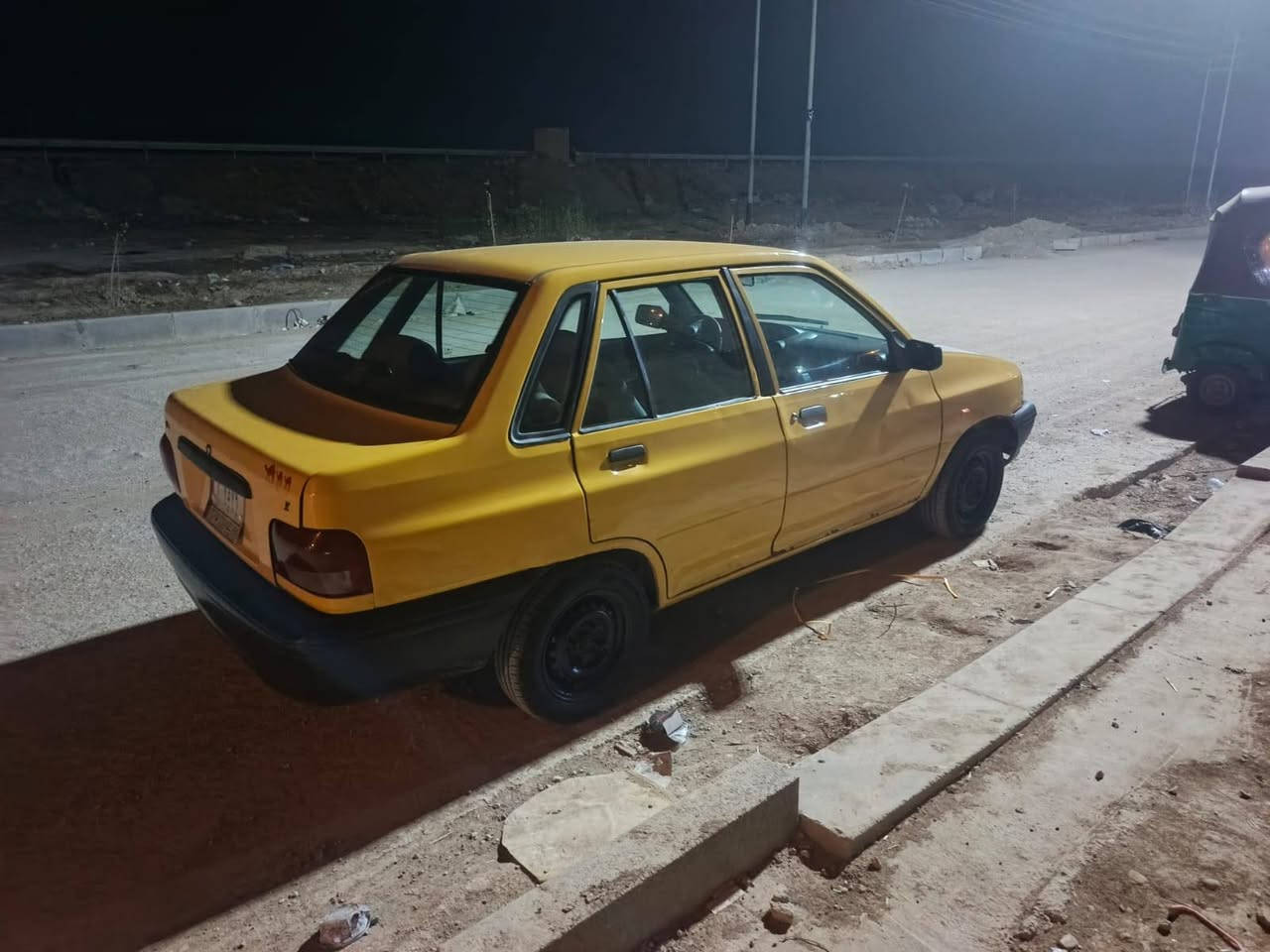 السلام عليكم سايبه للبيع موديل ١٢ رقم واسط تحويل ثاني يوم سياره جاهزه مابيها نقص برغي مابيها لاصبغ ولا معجون سياره خير من الله السعر ٢٨ وبيها مجال للإستفسار خاص او اتصل على الرقم *********** ،بيه واتساب
