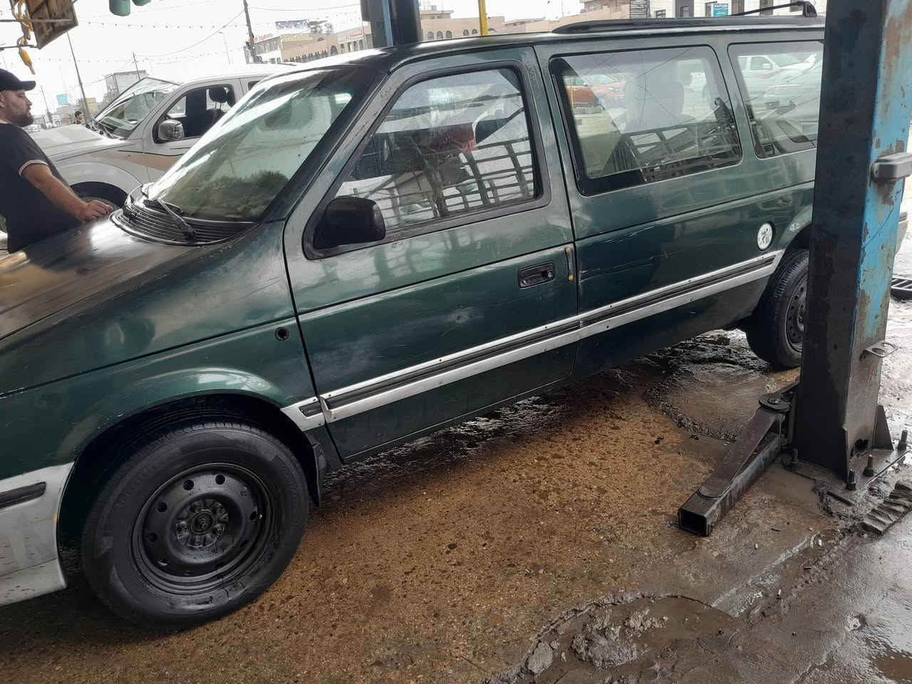 دوج للبيع موديل ٩٣ رقم انكليزي تحويل مباشر مكينه كير مال دوج ٢٠٠٧ حديث تبريد ٣ قطع ثلج  بدي طويل المرغوب كله السياره تمام داخله سياحي مكانه بغداد ، ***********
