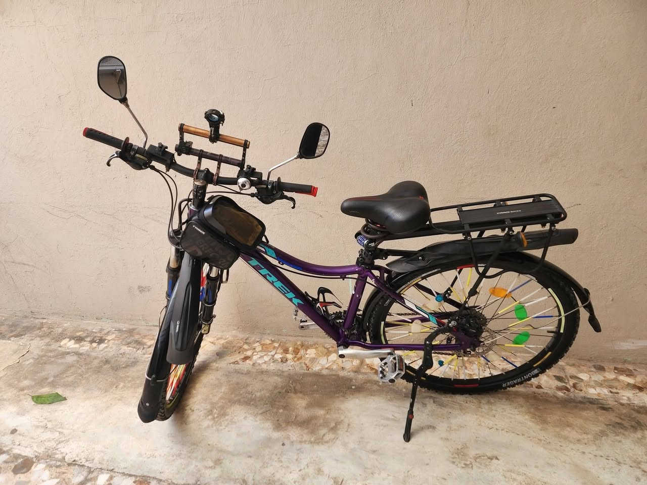 باسكل جبلي أمريكي للبيع :
نوع أمريكي جبلي .
لشة ألمنيون .
حجم 27 .
بريك دسك أمامي خلفي .
جاملغات دبل واحد جبلي والثاني ضد الأمطار والأتربة .
7 كير .
سلة أمامي وخلفي .
لايتات ومري ومسطرات عالستيرن عدد 2 فل إكسسوارات .
متانة 100% .
***********
