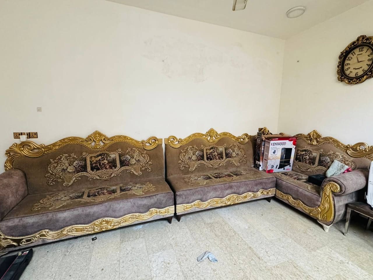 السلام عليكم مجمدات عدد اثنين نضاف كلش وديوان طوله 7 متر للبيع  متواجد ماسنجر وارقامي اسفل المنشور ***********
***********
