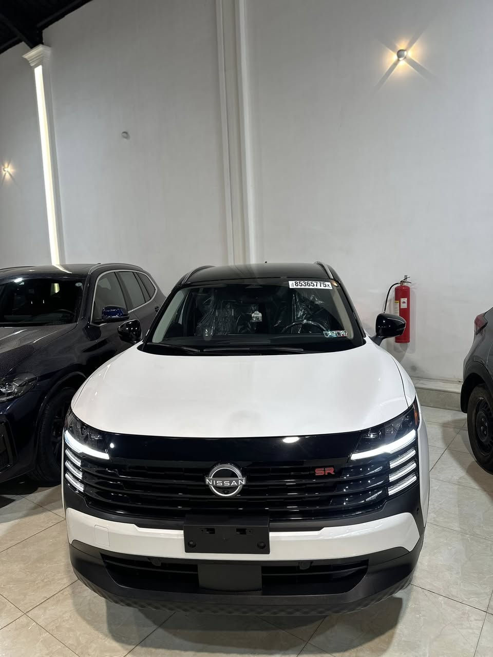 نيسان كيكس شكل نوي 2025 سپي و سه قف ره ش بيلادى رويشتنى 5000ميل فوول مواسفات SR-AWD پيش و پشت كه پس بي صبوغ و بي ايرباك ناونيشان هه ولير ***********
