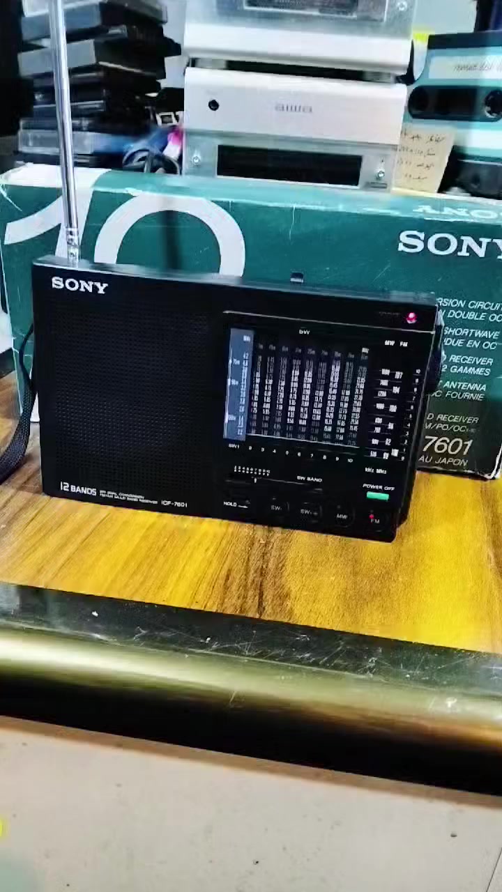 راديو سوني SONY
صناعه ياباني صنع سنة 1987 
جهاز بالكارتون مع كتلوك وسماعة اذن ومقوي البث 
استخدام جداً قليل 
موجات الراديو 12 موجه 
سحب ممتاز للمواجات 
يعمل باتري قلم عدد 4 
يوجد فديو بالمنشور يوضح التشغيل 
للحجز المراسله على الخاص


**إذا كنت صاحب هذا الإعلان وتريد حذفه لأي سبب، رجاءا أرسل رسالة إلى الدعم الفني**