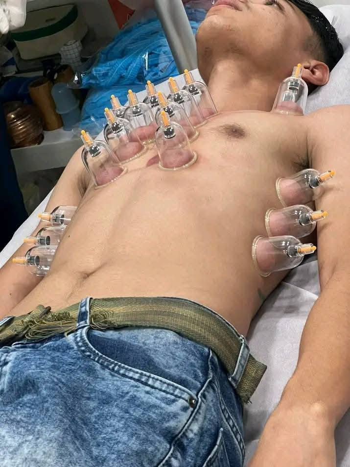 ♦️ التنويع في مواضع الحجامة … سرّ النتائج الأفضل ♦️
ليست الحجامة موضعًا واحدًا فقط ، بل هي علمٌ قائم على اختيار المكان المناسب حسب الحالة ، وكل موضع له تأثير خاص على الجسم .

🔹 الحجامة على الرقبة والرأس :
✔ تخفيف الصداع المزمن
✔ تقليل التوتر والقلق
✔ تحسين التركيز وصفاء الذهن
✔ تنشيط الدورة الدموية في الدماغ

🔹 الحجامة على الظهر :
✔ تخفيف آلام الظهر والكتفين
✔ تنشيط الدورة الدموية العامة
✔ تحسين عمل الجهاز العصبي
✔ تقوية الجسم واستعادة النشاط

🔹 الحجامة على البطن والصدر :
✔ تحسين الهضم وعلاج القولون والخلعة 
✔ تخفيف الانتفاخ والغازات
✔ دعم عمل الجهاز التنفسي
✔ تنظيم بعض وظائف الجسم الداخلية

🔹 الحجامة على الأطراف العلوية :
✔ تخفيف آلام الذراعين والمفاصل
✔ تحسين تدفق الدم لليدين
✔ تقليل التنميل والخدر

🔹 الحجامة على الأطراف السفلية :
✔ تحسين الدورة الدموية في الساقين
✔ تخفيف آلام الركب والمفاصل
✔ تقليل الثقل والتعب في الأرجل

✨ التنويع في مواضع الحجامة يعطي نتائج أدق وأفضل حسب حالة كل شخص .

العنوان : ابو غريب العمارات السكنيه عماره ٧ على ١٠
📞 الهاتف ***********
***********
#يتوفر_لدينا_كادر_نسائي_متخصص
