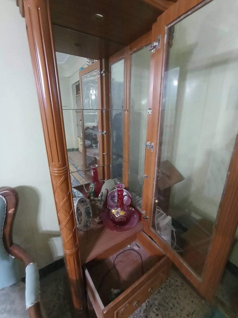 فاترينه بحاله جيده جدا  
ملاحظه الجام البنص ما موجود والتحفيات مو وياها النجف, العراق


**إذا كنت صاحب هذا الإعلان وتريد حذفه لأي سبب، رجاءا أرسل رسالة إلى الدعم الفني**