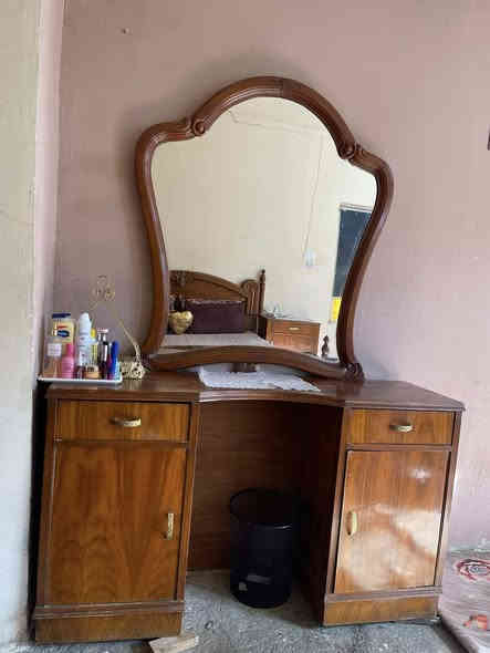 غرفه نوم صاج شغل عراقي خارج وداخل سعر 450 وبيها مجال للتواصل واتساب ماسنجر***********
