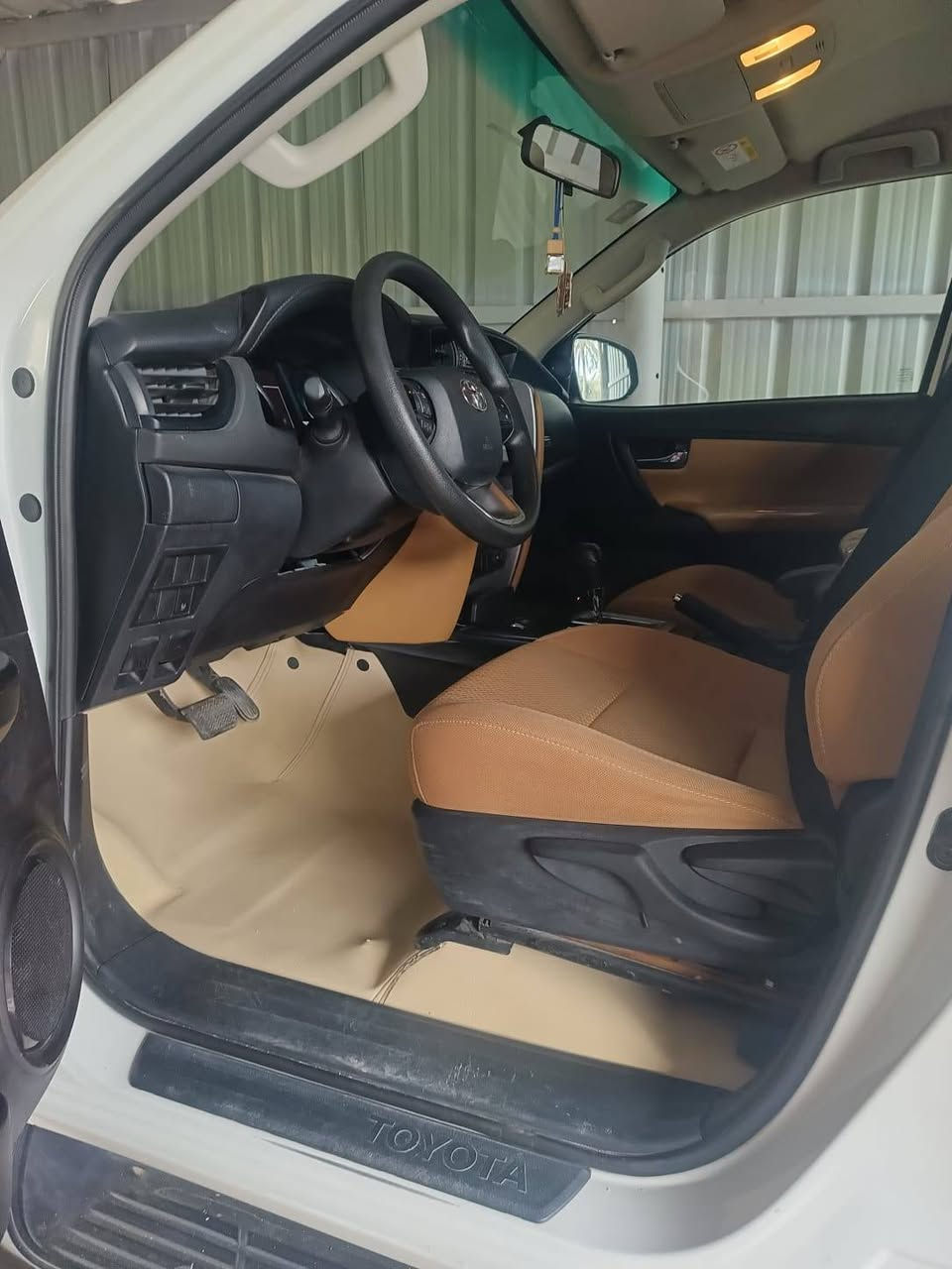 للبيع: تويوتا جيب فورتشنر جنر 2024

اللون: (ابيض سلفري)
رقم بغداد
كفالة عامة
المسافة المقطوعة: 47,000 كم (قابل للزيادة)
السعر: 310,000 دولار أمريكي
للتواصل: *********** (واتساب متاح) المكان المثنى الرميثة
