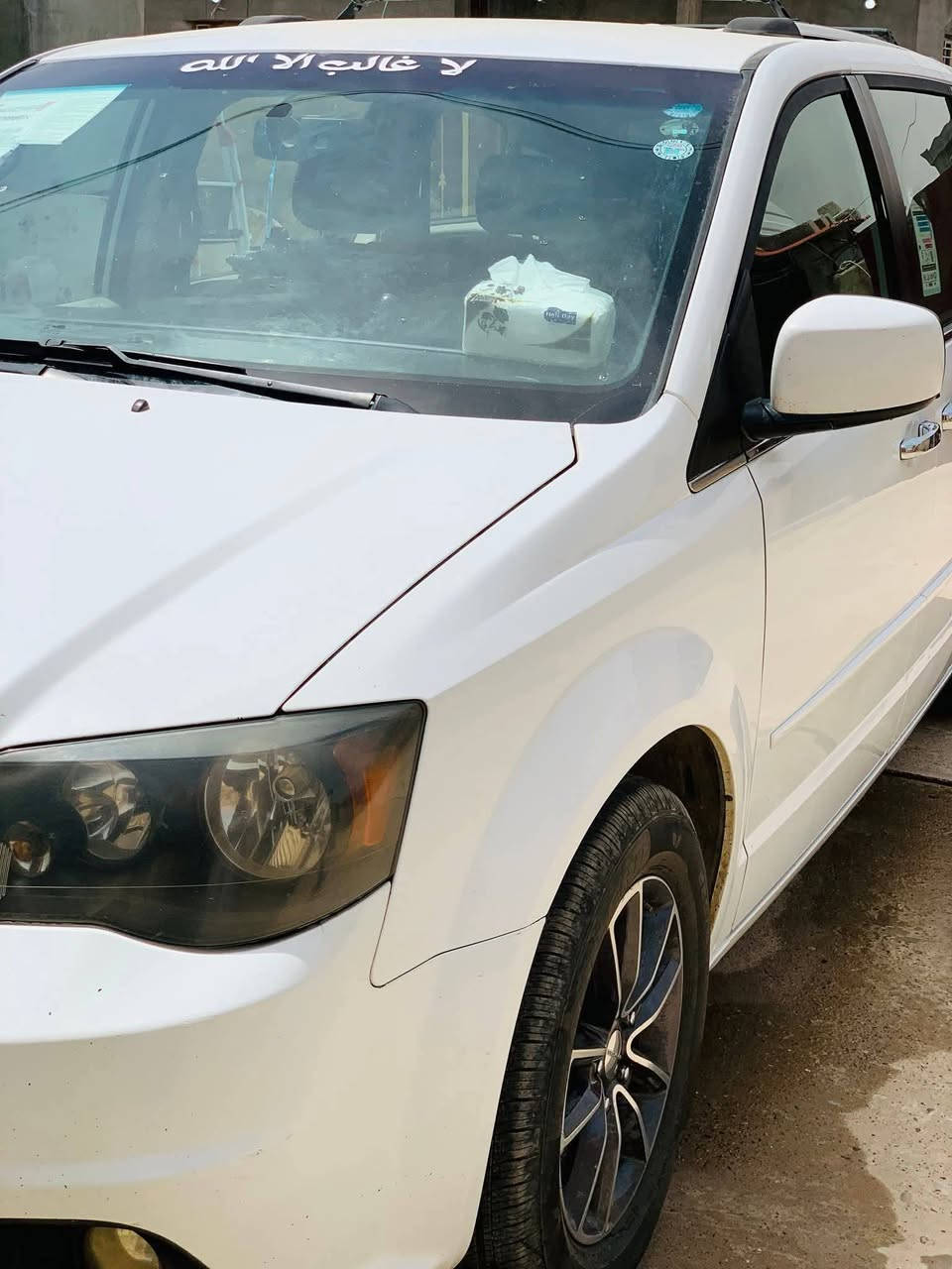 (دوج كرفان 2017 رقم اربيل.)
فول مواصفات. 

SXT

بيه بونيد سرقه بامريكيا 

وجاملق بدون دواخل

متواجد عل نت

(***********)
