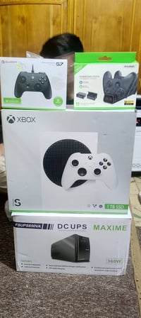 اكس بوكس سيريس اس مستعمل قليل  واحد تيرة  /جوستك 2   450  مكاني/ بغداد...
