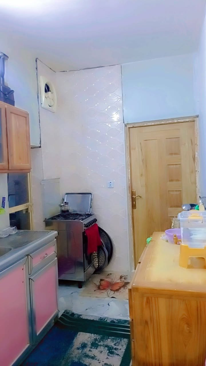 مشتمل 75متر طابقين الطابق الثاني درج خارجي داخل البيت 3غرف نوم استقبال ومطبخ  حمام جوه وحمام طابق الثاني وصحيات خارجيه وداخليه مثنى خلف الشهداء قرب مدرسة الشهيد واثق تفاصيل اتصل ***********
