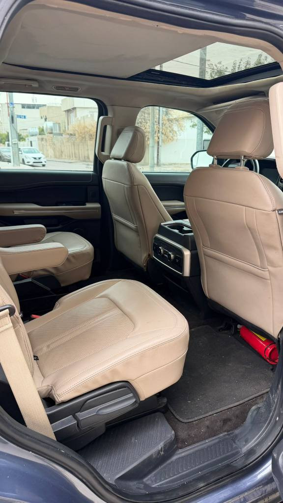 فورد اکسپدیشن 2023 لیمتد فول مواسەفات 22000 کیلۆمەتر رۆیشتوە پانوراما دبل اکسل کوشن ملکی زۆر مواسەفاتی تر هولێر 
*********** أربيل, العراق
