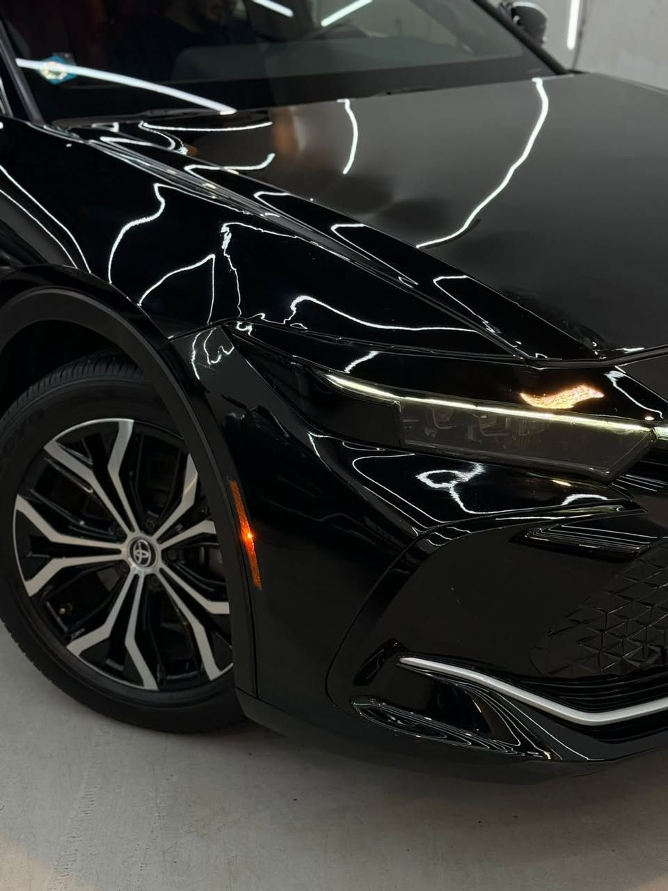 السلام عليكم 
 رقم بغداد الجديد TOYOTA CROWN
مواصفات Limited

واحد على واحد 
السياره وارد امريكي ماشيه 60
السياره 
بصمه تشغيل 
انضمه قياد 
مثبت سرعه 
تدفئه المقاعد و مقود 
هاد بريك دكمه 
تحكم استيرن
اوتو هولد 
مانع انزلاق 
شاشة ذكيه 
حساسات 
السعر 320 
و بيه مجال مكان السياره الجادرية 
للاستفسار الاتصال على 
***********
