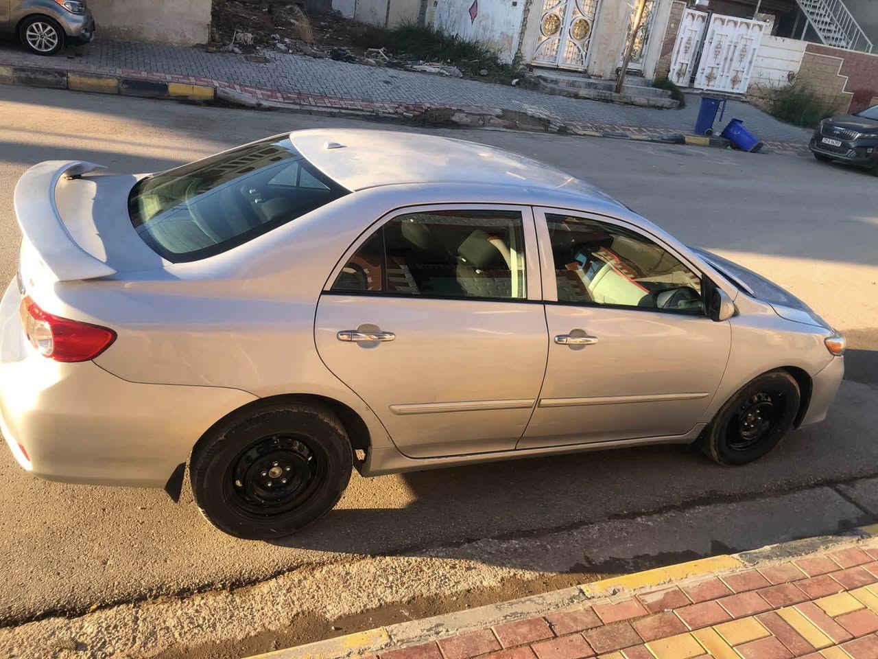 كورلا ٢٠١٠ محدث ٢٠١٣ وارد امريكي رقم بغداد باسمي سنوية لنهاية ٢٠٣٠ بيها ٣ قطع تبديل نفس اللون والقديمات موجودات ماردت اصبغهن لان جاردات مكينة ٢٠١٩ جديدة وصدر امامي وخلفي وتخم تاير جديد سيارة كاملة من كلشي السعر ١٠٥ وبيها مجال  المكان الكوت ***********
