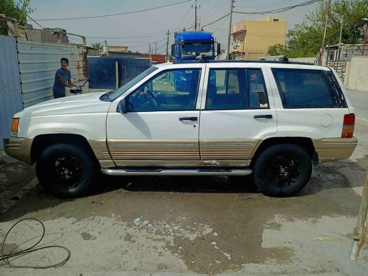 السلام عليكم سيارة جيب شيروكي للبيع داخلة هزة سنوية نافذة بل 2024 صاحب السيارة يمي يريد تحويل محرك وكير بلادي كفالة وكشر احلة من الصور  السعر40 ورقة بيهة مجال للشراي  اتصال  *********** /***********
