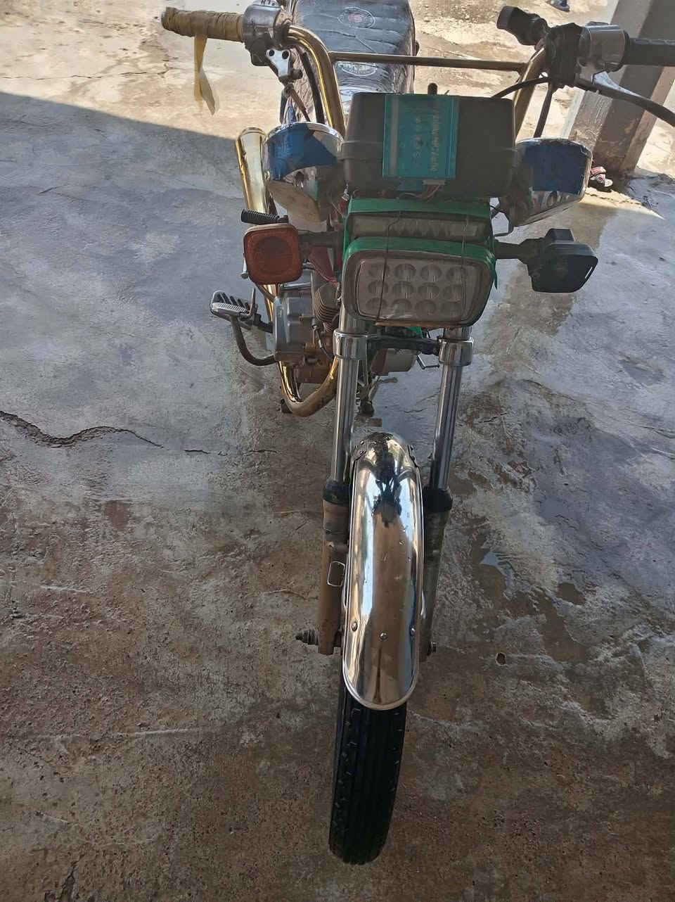 ماطور أربعة كير موديل 18محرك نضيف كهربائيات شغاله السعر 250وبيه مجال مكاني الحويجه داخل لتصال ***********
