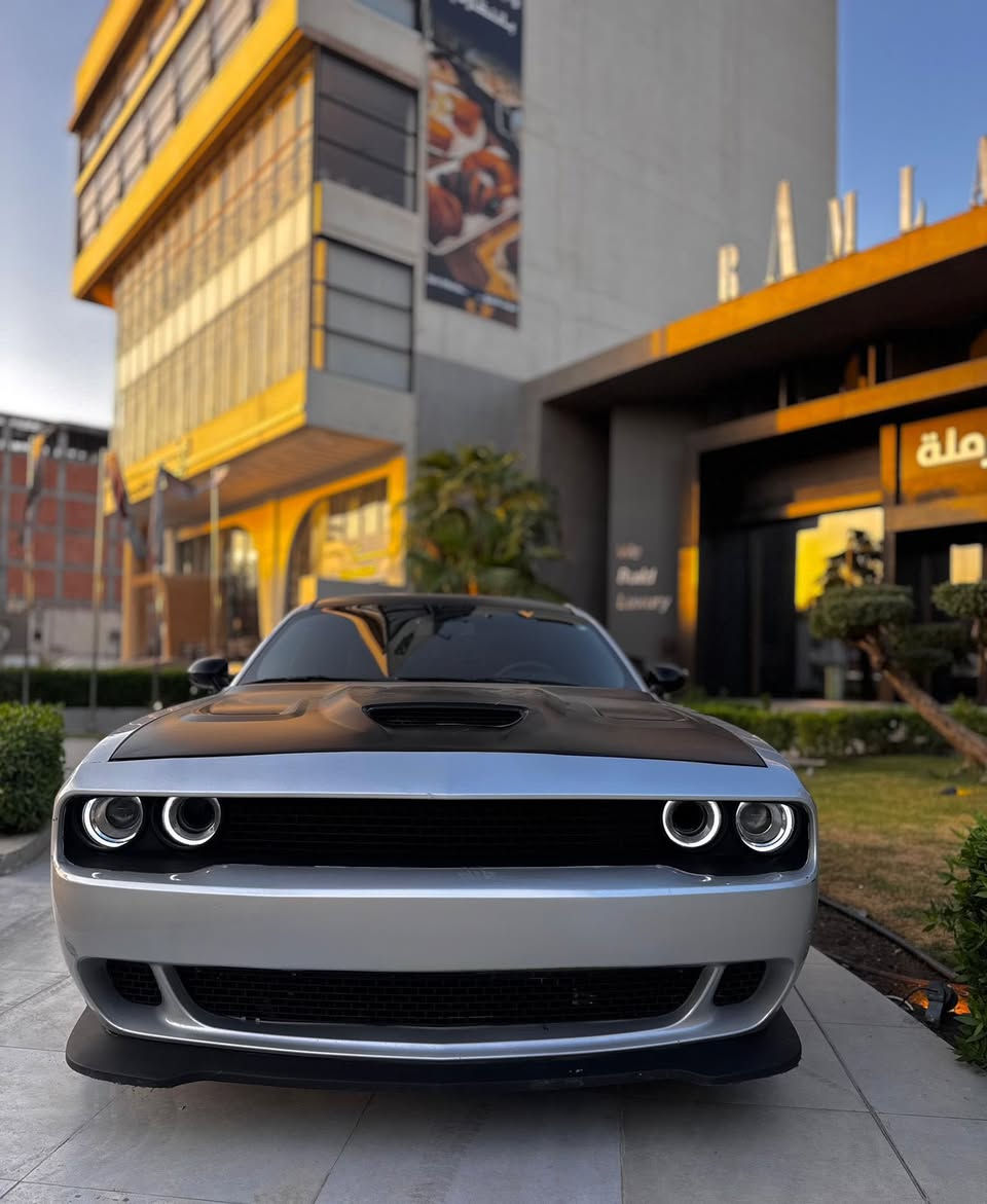 السلام عليكم للبيع فقط جالنجر R/T مودييل 2020  رقم اربيل سنوية بأسمي تحويل ثاني يوم مواصفات السيارة كامرة دوارة شاشة وسط حساسات امامي خلفي 
كشن السايق كهرباء  تشغيل عن بعد  السيارة حادثها جاملغات اماميه بسيط وربع الجاملغ الخلفي كلير  الاضافات  ع سيارة بنيد  ودعاميات هيلكات ويل كب نجمة خسفة قوية كزوز 3 انج من الطول للطول + داون بايب وبرمجة ايكل  وهواي كماليات عليها بعد 
السيارة معروضه 168 وبيها مجال بسيط  للشراي 
للاستفسار ***********
