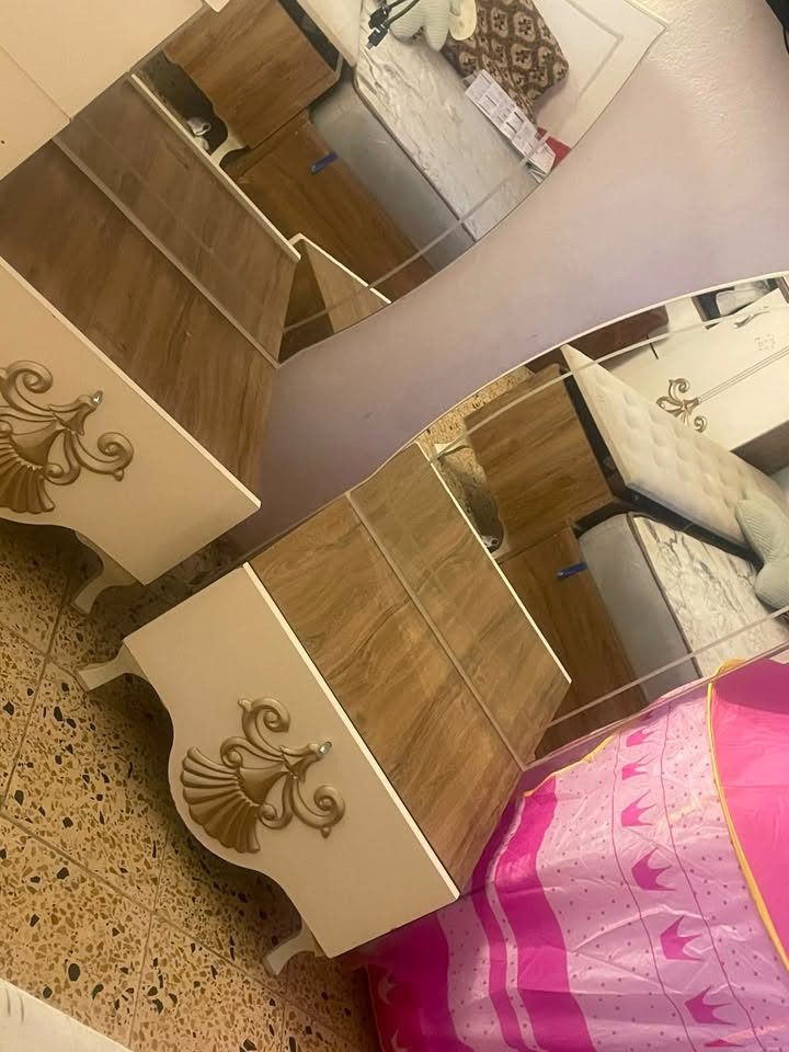 السلام عليكم غرفة نوم تركي سعر 350 مكان حي المصطفى للاستفسار *********** وتساب

