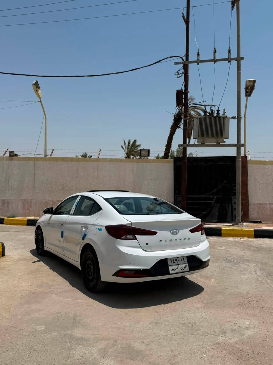 السلام عليكم
النتره 2020 خليجي .
مكفولة من الصبغ والتبديل كفالة عامه
مكينة 2000 دوش 
رقم أربيل بعد ٦ اشهر وتنتهي 

فول مواصفات 

فتحه سقف ، بصمه ابواب، صندوق ذكي، حساسات أماميه خلفيه، لد نهاري، قطعتين تبريد، تحكم ستيرن، اشاير بل مري , ثلاث انضمه قياده، 
تبريد وتدفئه شغال 
مدخل (AUX_USB)
محرك 2000 دوش 

منظومه تبريد جديده 
تخم تاير 
حداديه كلها جديده 

السعر 135 

***********
