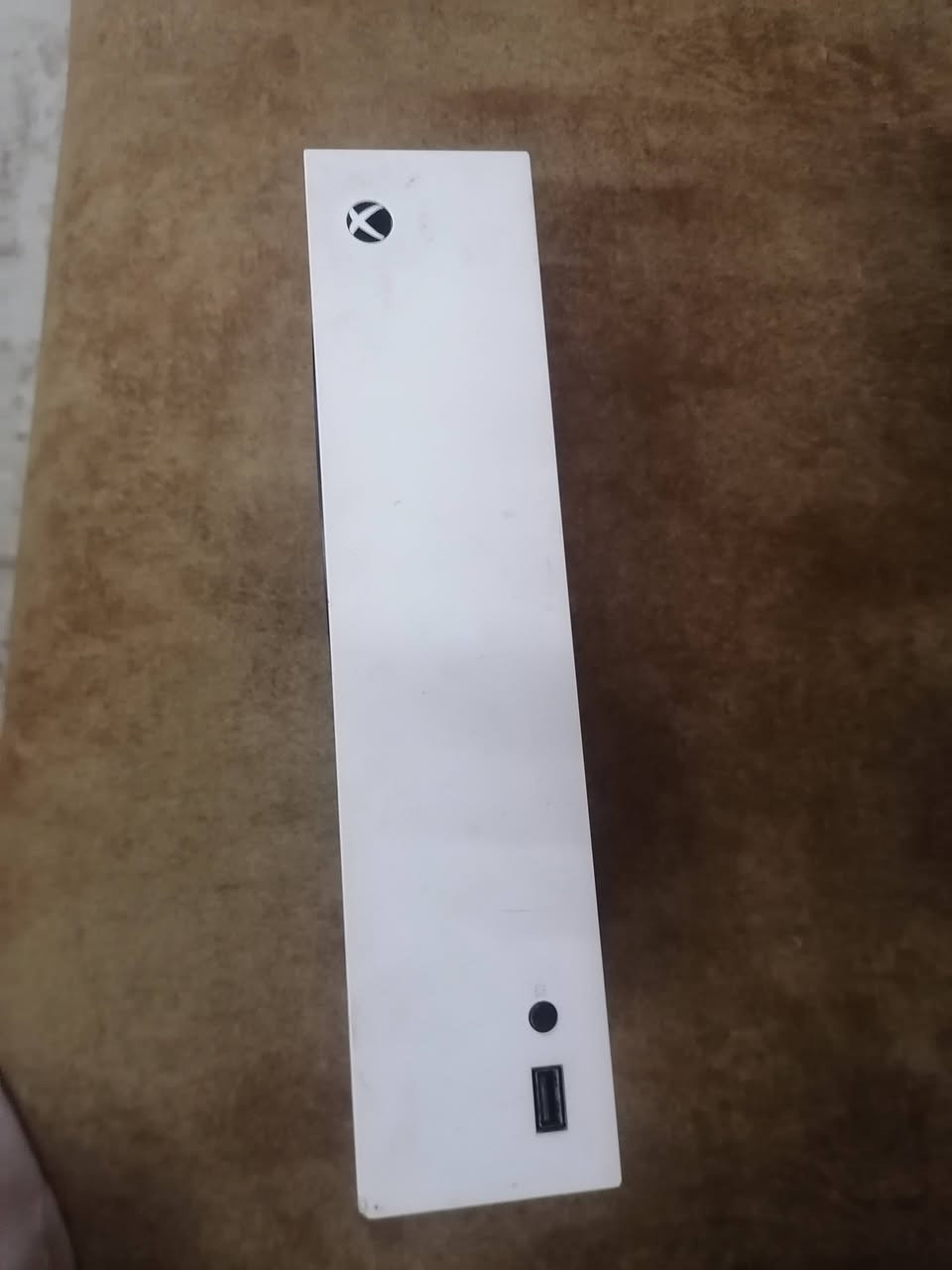 السلام عليكم ورحمة الله وبركاته
للبيع

اكس بوكس سيريس s صناعة ٢٠٢٢

 مع كامل ملحقات سعر ٢٨٠ الف دينار

للاتصال (***********).

العنوان بغداد حي تونس
