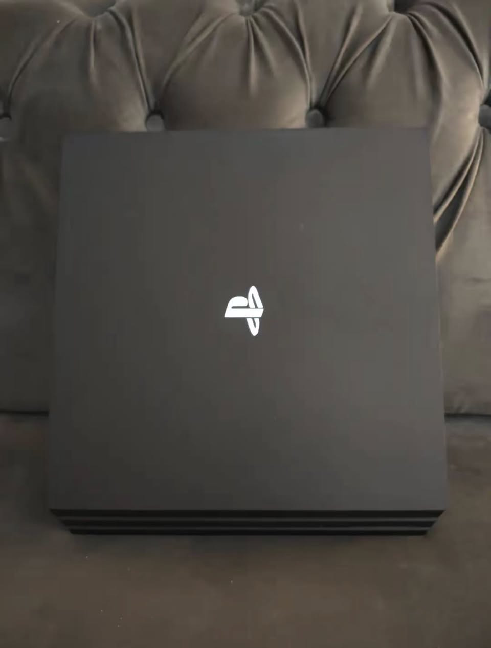 PlayStation 4 Pro (1TB)
لجهاز نظيف جدا، ما بيه ولا شخط استخدام خفيف وحالته ممتازه لا مبدل بي شي و لا مفتوح 

مع جميع ملحقاته يد اصليه مو تجاريه مع حساب بلي بي كم لعبه و قرص كراند و قرص فيفا و حساب فورت مشحون ،  
الموقع / بابل ( السعر 320 و بي مجال بعد ) للتواصل واتساب ***********
