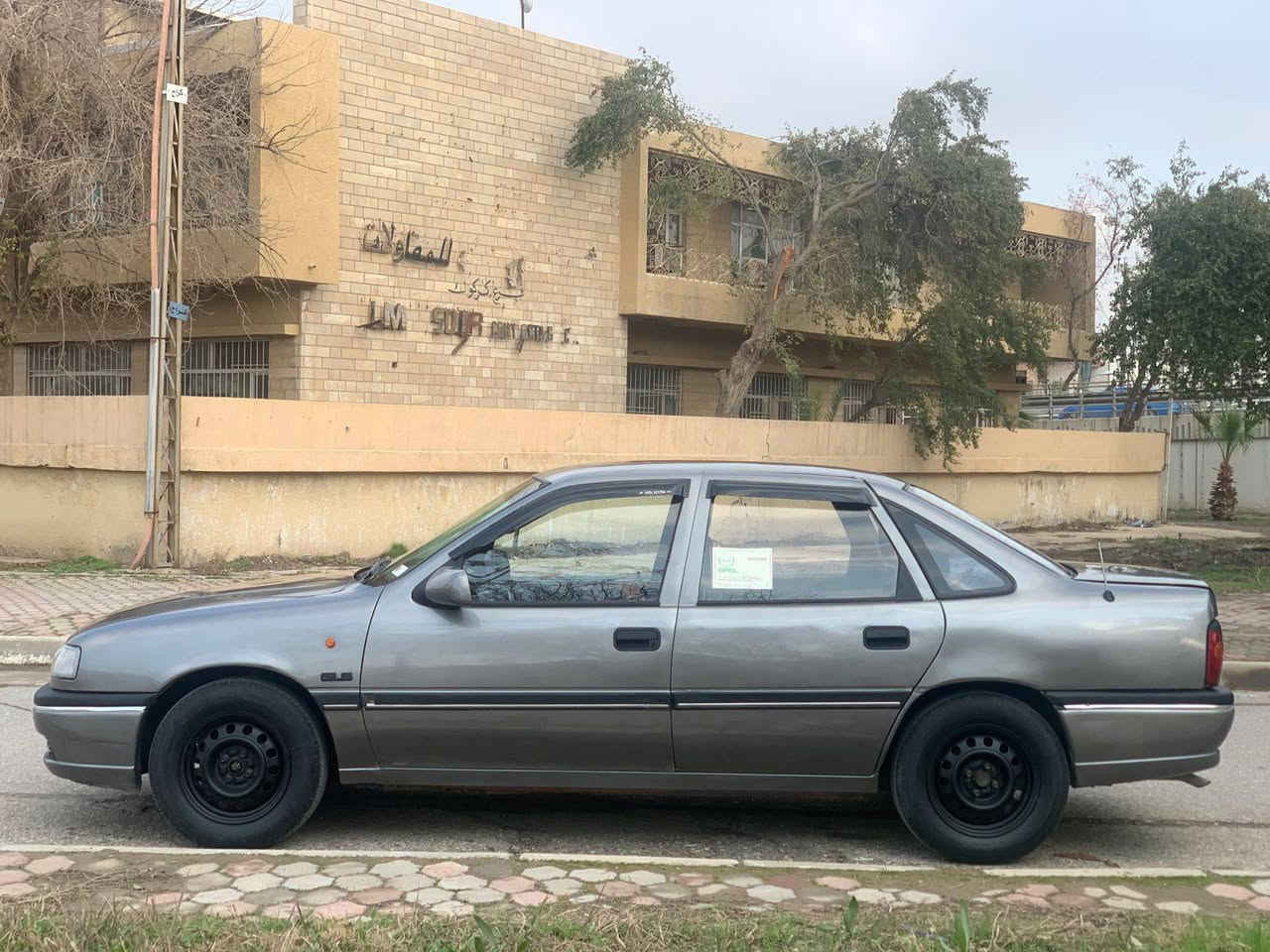 *********** /*********** للبيع اوبل فيكترا موديل 1991 حجم 16 قايش عريض المرغوب باور رقم كركوك عاج بسمي شرط التحويل و الوكالة بيها دفتر بانزين سنوية ساقطة شرط القرص و الاضبارة بدون ضربة اي ضربة ما بيها شرط الفحص مكاني كركوك
* كير محرك بشرط 
* صدر كامل جديد لوك 
* غرفة لوك واضح بصور 
السيارة سياقتها كلش ناعمة كاتم 
سعرها 32 وبيها مجال بسيط
