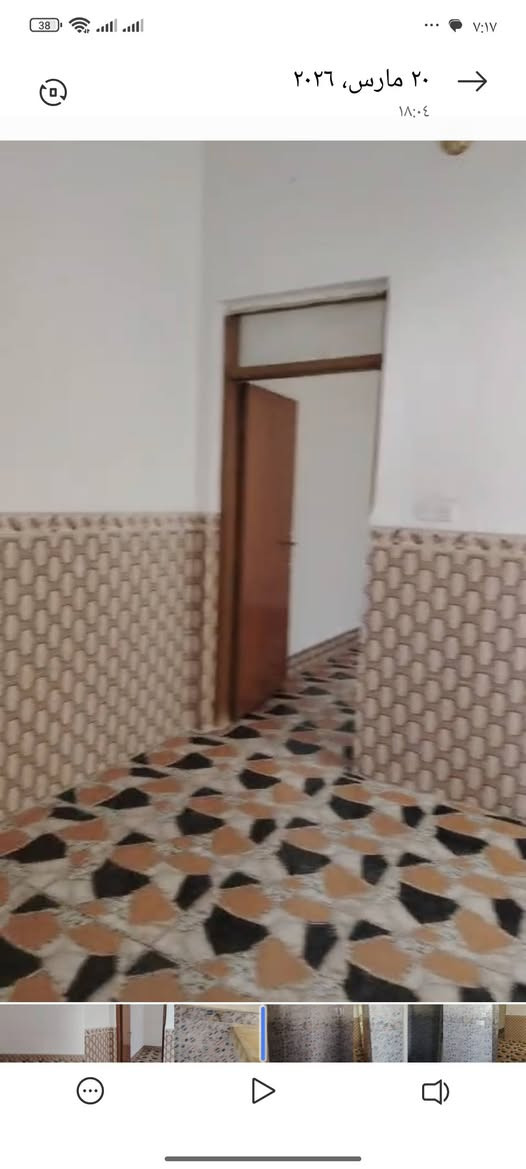 بيت للايجار 50م نجف حي الوفاء قرب شارع الجامعه 
طابق واحد يتكون من غرفه وصاله ومطبخ وحمام 
يحتوى من تانكي وخط مولده جاهزه ونظيف ايجاره 275 
الف صافي بدون ماتدفع ماء وكهرباء للاستفسار ***********
