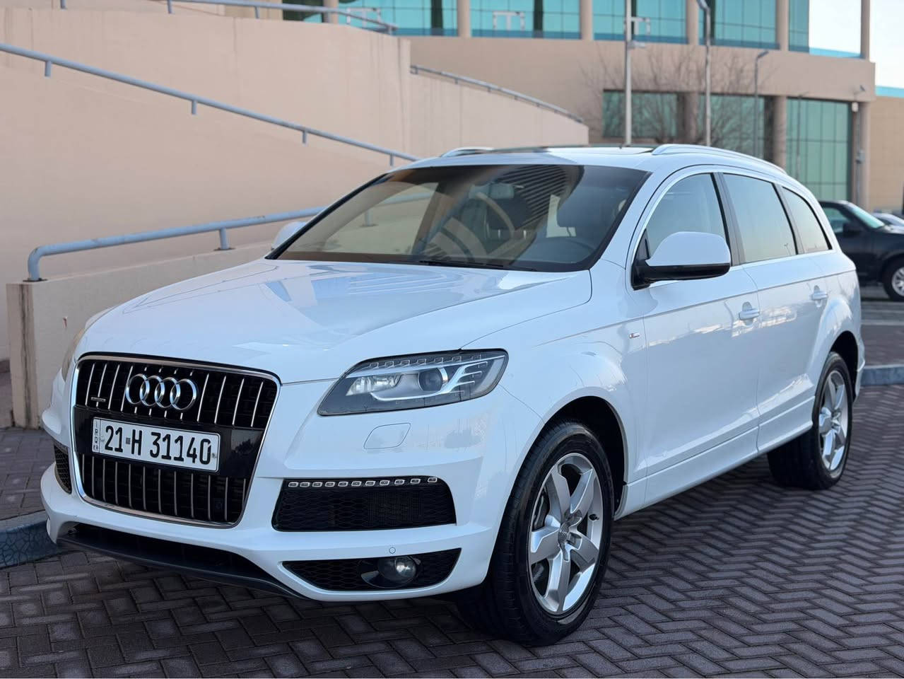 Audi  Q7 S-line Quattro 2013

ارحض سعر بلاش  ١٢٩  ورقه مجال بسيط

سيارة ٧ راكب

مواصفات خليجي  وكالة اربيل٣ بصمه بيلادي موجوده

موديل ٢٠١٣   

محرك سته سلندر V6 3.0L سوبر چارچ محرك بنزين

گير و محرك بشرط كفاله 

-----------------------------------------
مواصفات 
 پانوراما امامي و خلفي  
صندوق شفط 
 بردات جانبية و خلفية
 تحكم ماوس 
    داخل  جلد اصفر
كشنات كهربا
كشنات خزن
تبريد مركزي  
سيدي بوكس  
تبريد مركزي 
حساس خلفي و امامي 
- لايت ليد  
ستيرن تحكم
  تحديد سورعه  
 و بعد هرايا مواصفات
-------------------------------------------
  تخم تاير و  ويل جديد
 صدر ٪؜١٠٠
گیر  ومحرک بشرط ٪؜١٠٠
 سيارة مسيرفسة كاملة ما يحتاج اي مصرف

-----------------------------------
سياره واحد شبر اقل صبغ راس تايرخلفي او شبر بارد راس بك لايت خلفي باقي مابي شي 
     
سيارة احلي بالواقع و مابي اي مصاريف الحمدالله 
-----------------------------------

سعر مطلوب  ١٢٩ ورقة و مجال 

مكان سيارة سليمانية 

***********
***********
*****************************************************
Audi Q7 -S lin Quattro  2013
فول فول موسفات
٣ ريز كوشن
هه ر٣ به صمه ى شه ريكه ى ماوه
٦ بستون سوبر
بانوراما ده بل بانوراما
سنوق شفط
ده رگا كانى به رده يه دواوه
ماوص
كوشن جلد ناو زه رد
كوشن كاره باوخزن
ته بريد مه ركه زى
سيدى بوكس
حاسه بيش و دوا
لايد بك لايت ليد
سوكان فوليوم و تحديد سرعه
مواسفاتى اودي معرو فه...............
گيرومه كينه و ته بريد ساردى و گه رمى به شه رت بى نوقسانيه الحمدلله 
سه نه وى ره قه مى تازه يه به ناوى خومه ته حويل به شه رت
سه ياره كه يه ك به له ى بجوك بوياغى هه يه له كه ل به له يه ك ساردا باقيات به شه رت

سعر مناسب ١٢٩ كه ميك مجال

***********
*********** السليمانية, العراق

